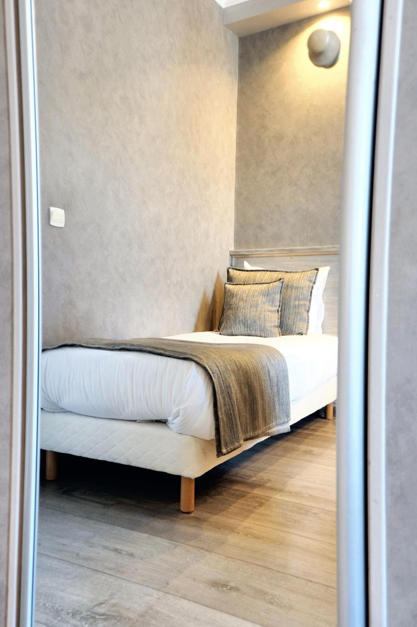 Hotel Du Chateau Vincennes Bagian luar foto